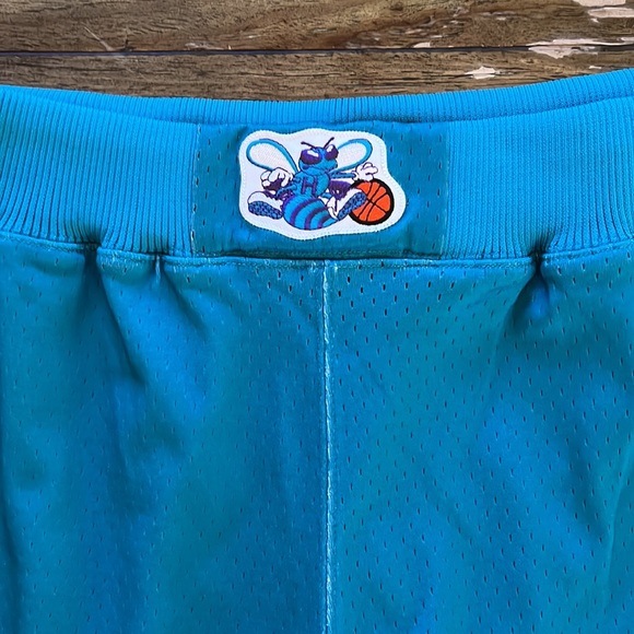 Mitchell & Ness Charolette Hornets Basketball Shorts - Picture 4 of 9